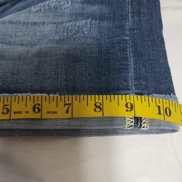 KanCan. Women's Faux Cuffed; Distressed Denim Shorts. Ample Stretch. EUC Size M - Picture 11 of 14